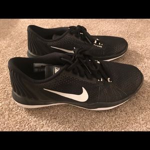Nike Flywire Flex Supreme TR5 womens sneaker. 5.5